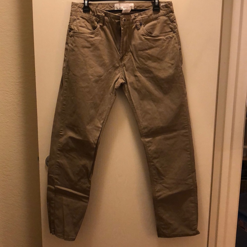Men’s khakis pants